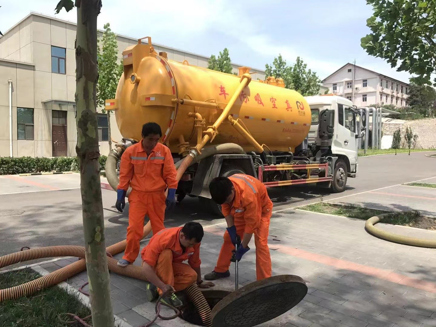 化隆化粪池清理与5-8吨吸粪车施工效率分析